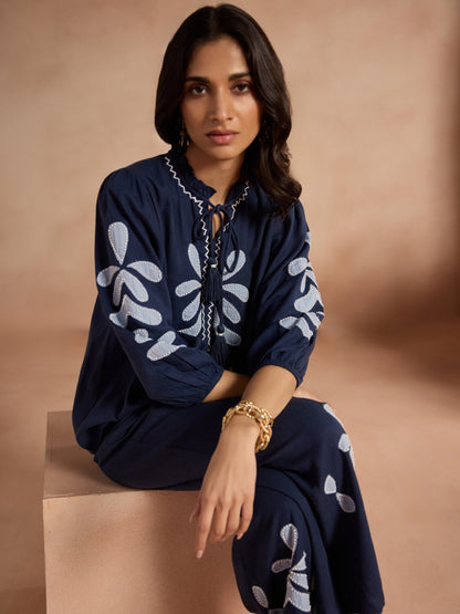 Margot AppliquÃ© Top | Style Island at Broadway