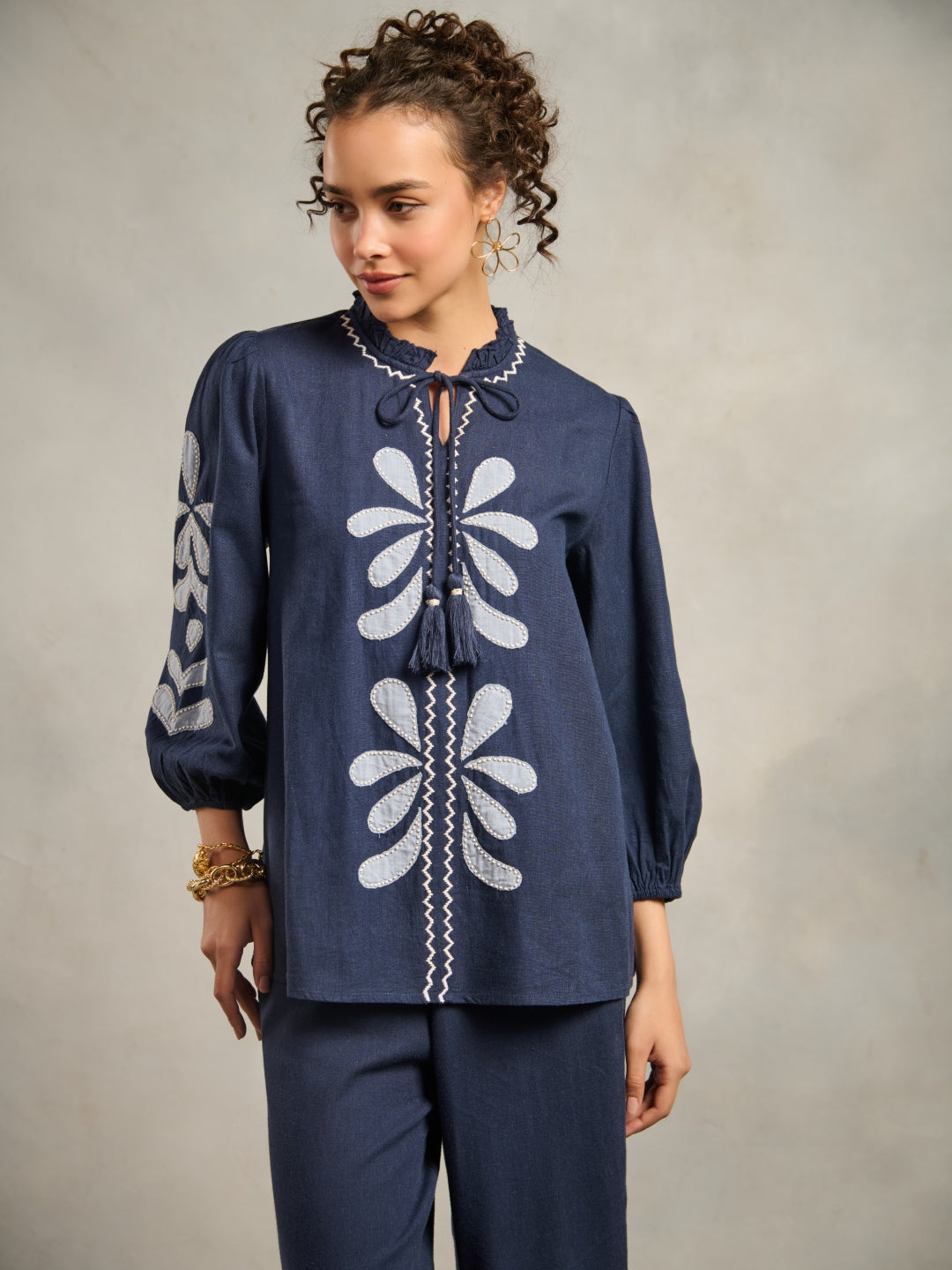 Margot AppliquÃ© Top | Style Island at Broadway