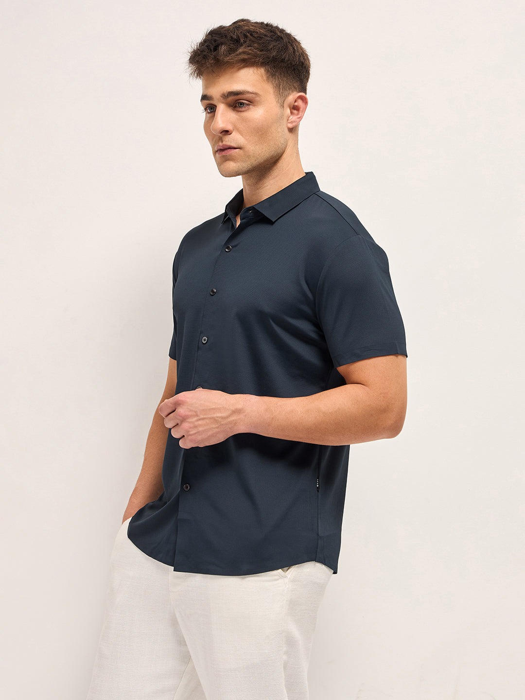 Men's Solid Slim Fit Water Repellent Performance Shirt TBH-HORMET-BL