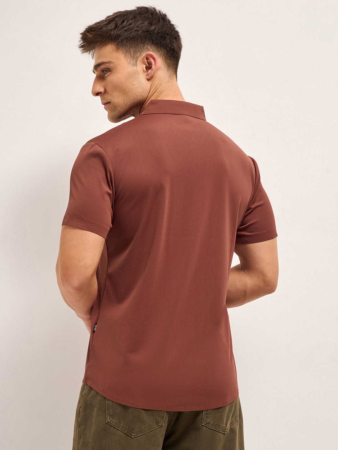 Men's Solid Slim Fit Water Repellent Performance Shirt TBH-MASARY-RD