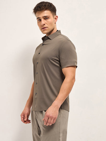 Men's Solid Slim Fit Water Repellent Performance Shirt TBH-OBREG-KH