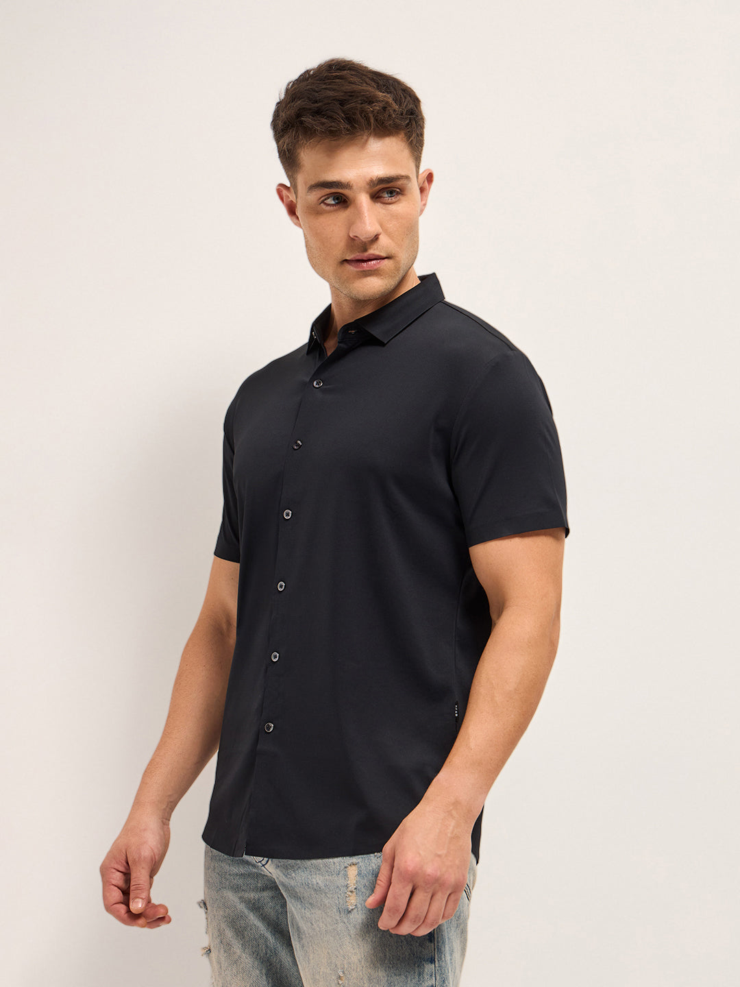 Men's Solid Slim Fit Water Repellent Performance Shirt TBH-PLOYER-BK