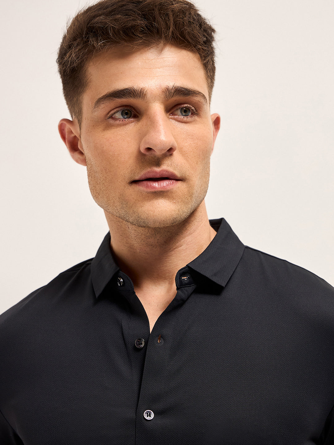 Men's Solid Slim Fit Water Repellent Performance Shirt TBH-PLOYER-BK