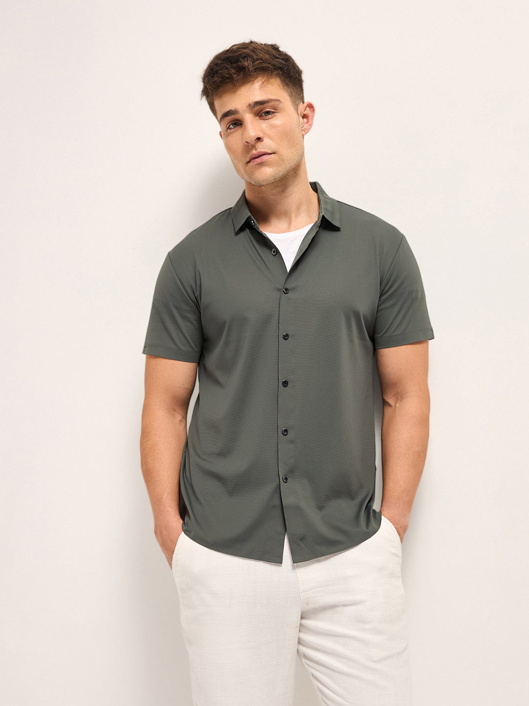 Men's Solid Slim Fit Water Repellent Performance Shirt TBH-REGIN-GR