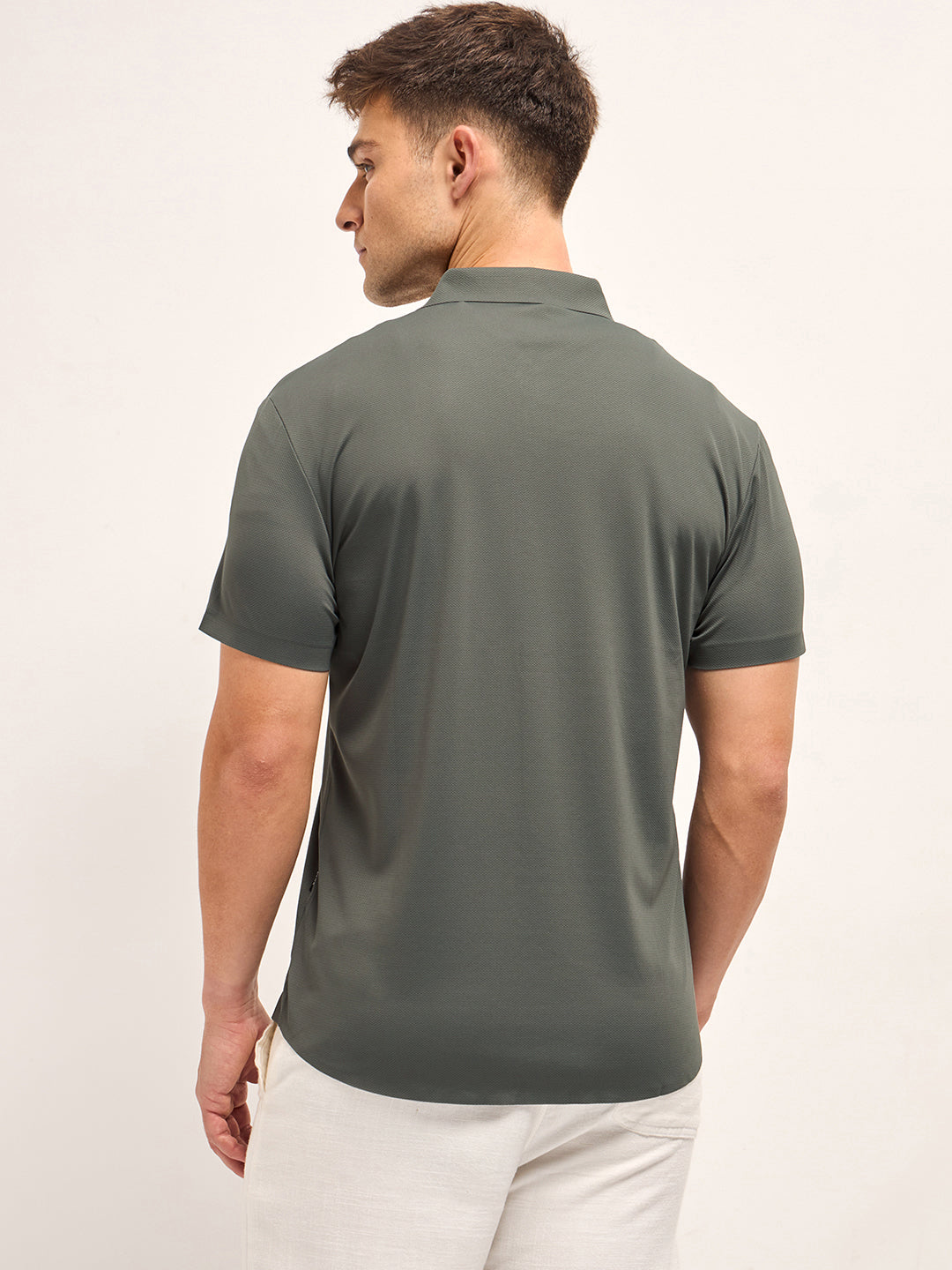 Men's Solid Slim Fit Water Repellent Performance Shirt TBH-REGIN-GR