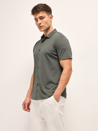 Men's Solid Slim Fit Water Repellent Performance Shirt TBH-REGIN-GR