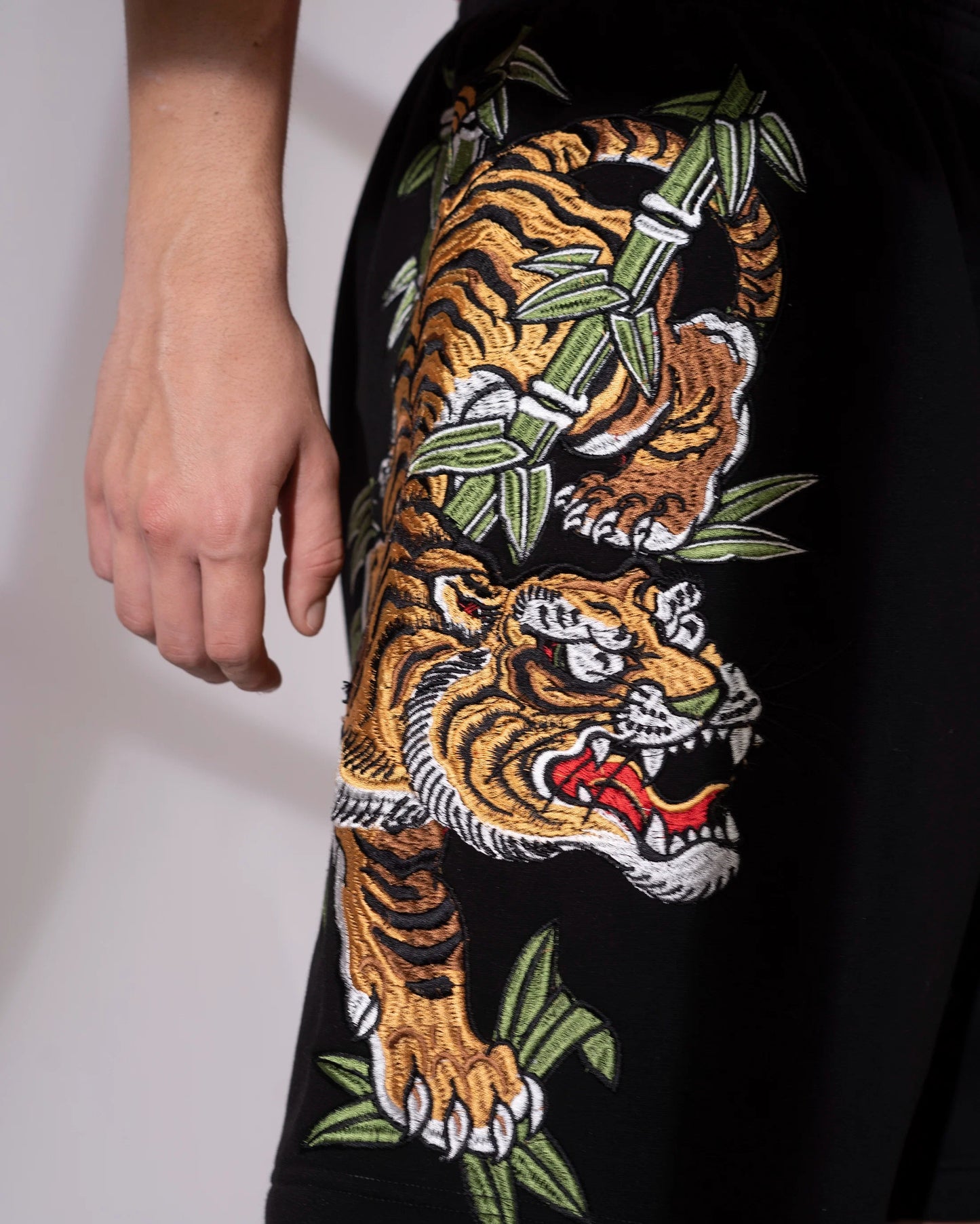 TOKYO ROAR SHORTS - BLACK