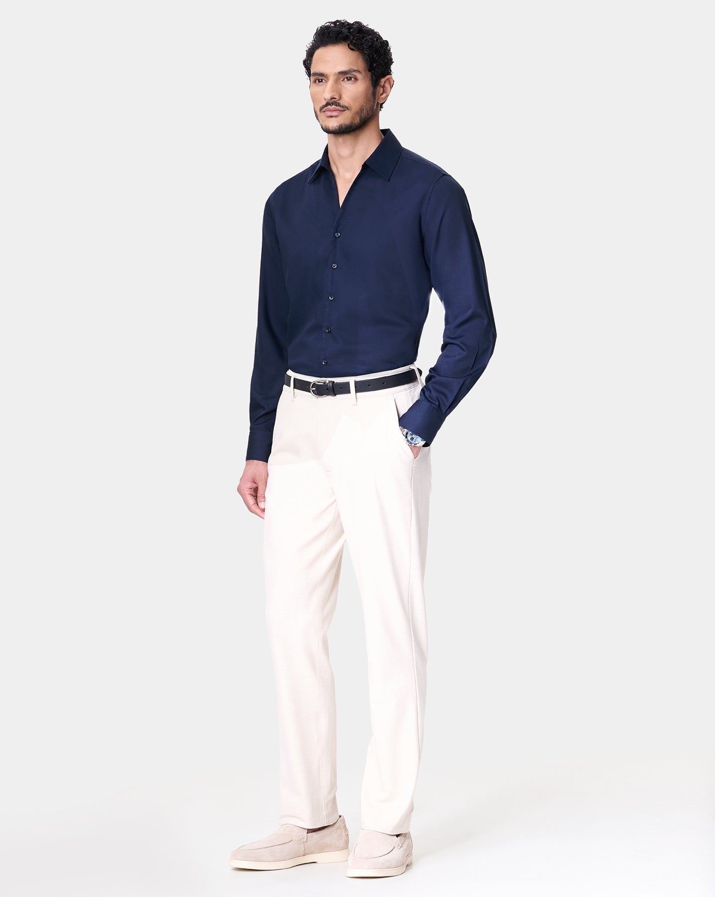 The Signature V Cut Runway Shirt Navy