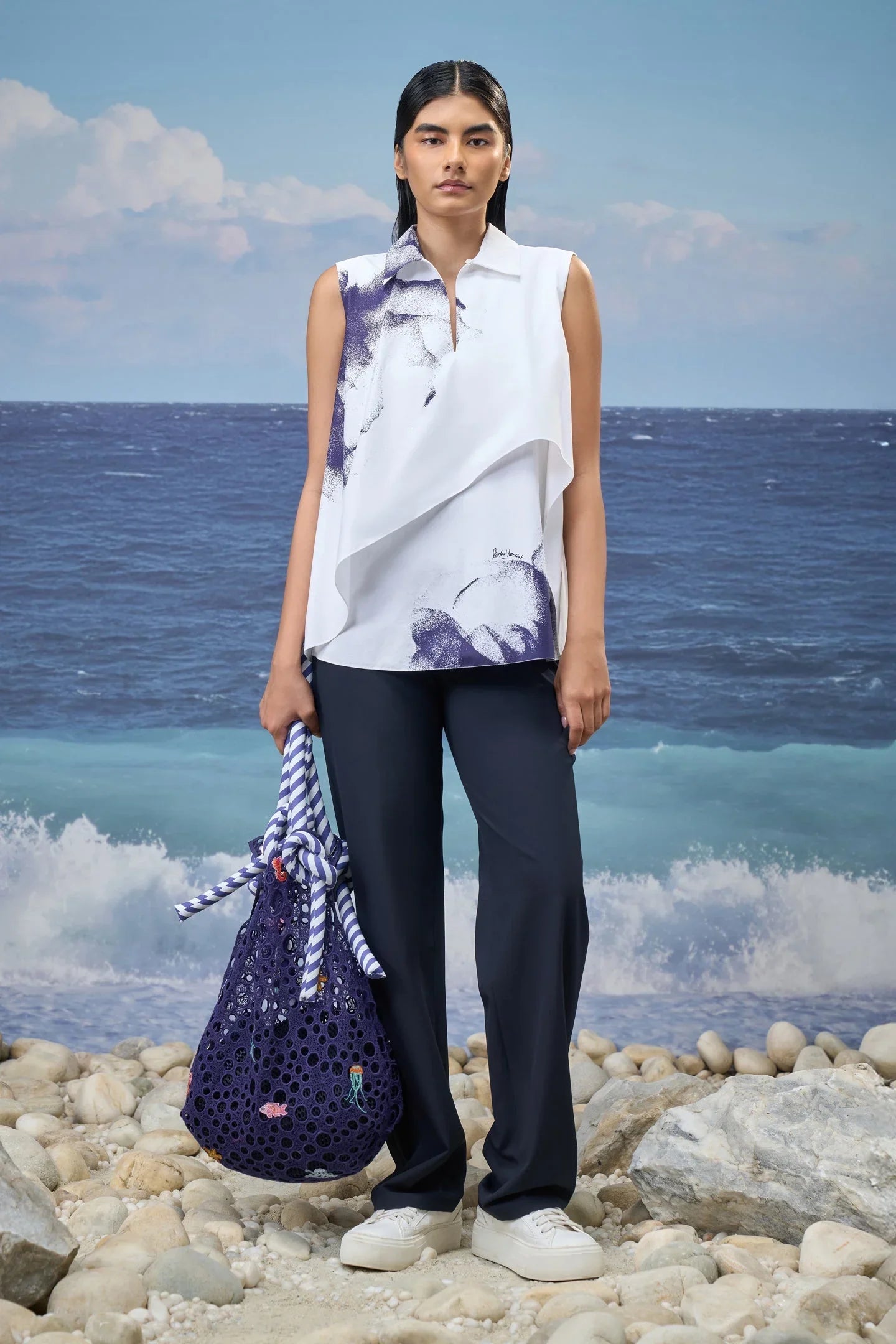 Abstract Graphic Cotton Poplin Top – White & Navy