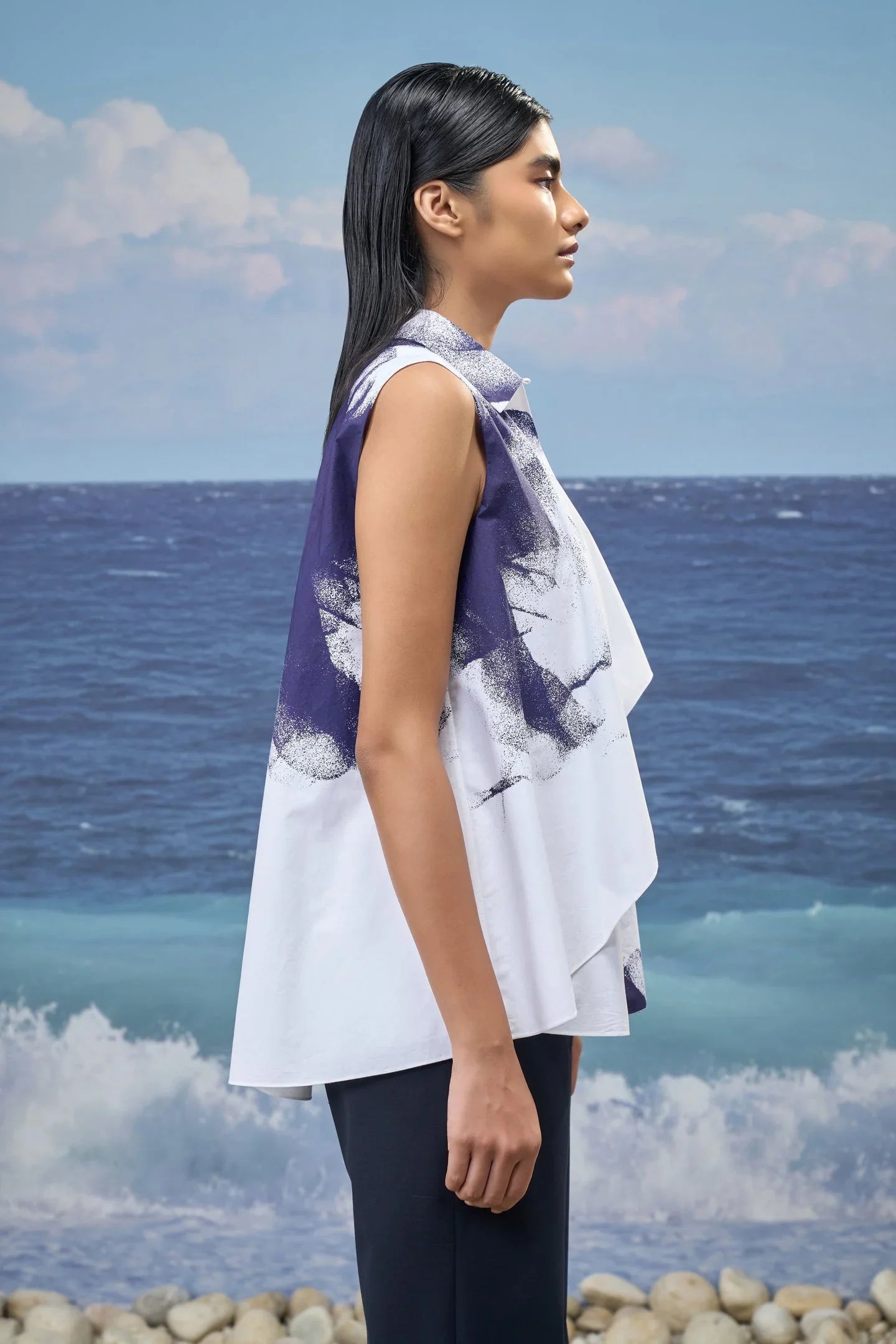 Abstract Graphic Cotton Poplin Top – White & Navy