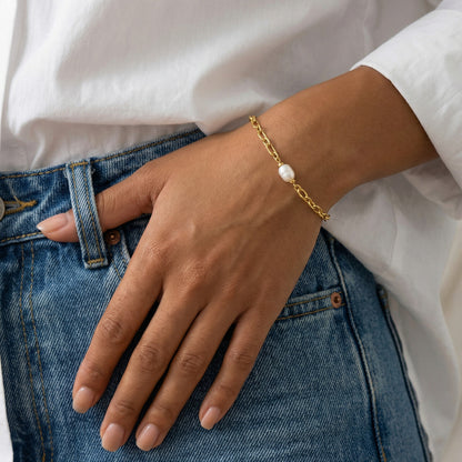 Golden Pearl Centered Chain Bracelet
