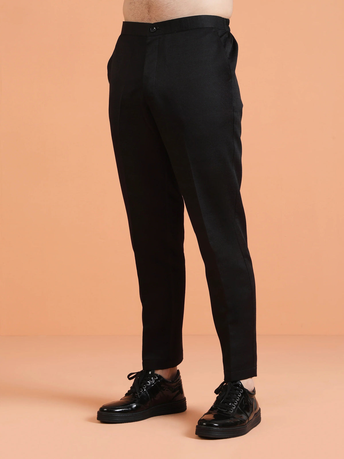 Kisah Men's Jet-Black Regular Trouser