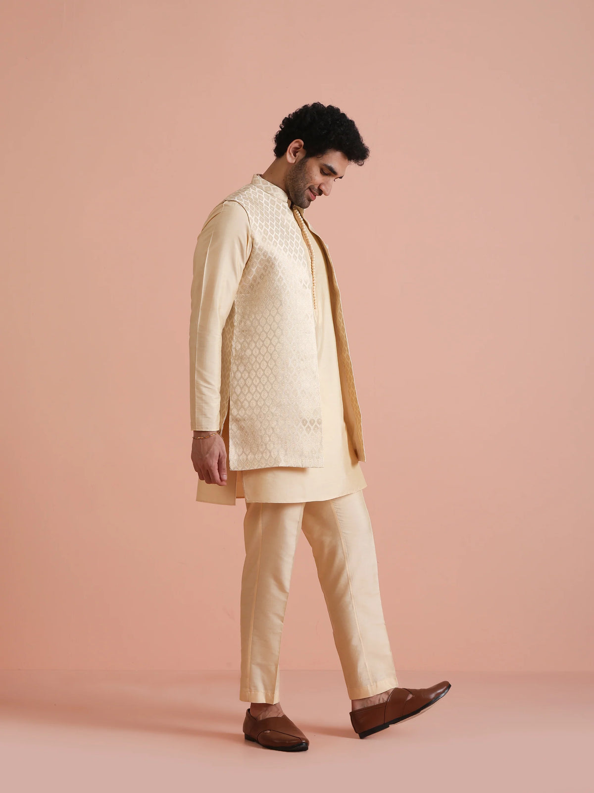 Kisah Men's Cream Short Jacket