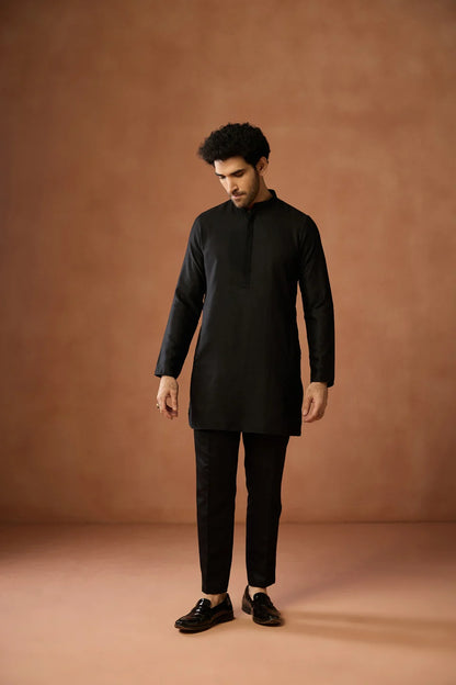 Kisah Men's Jet-Black Regular Trouser