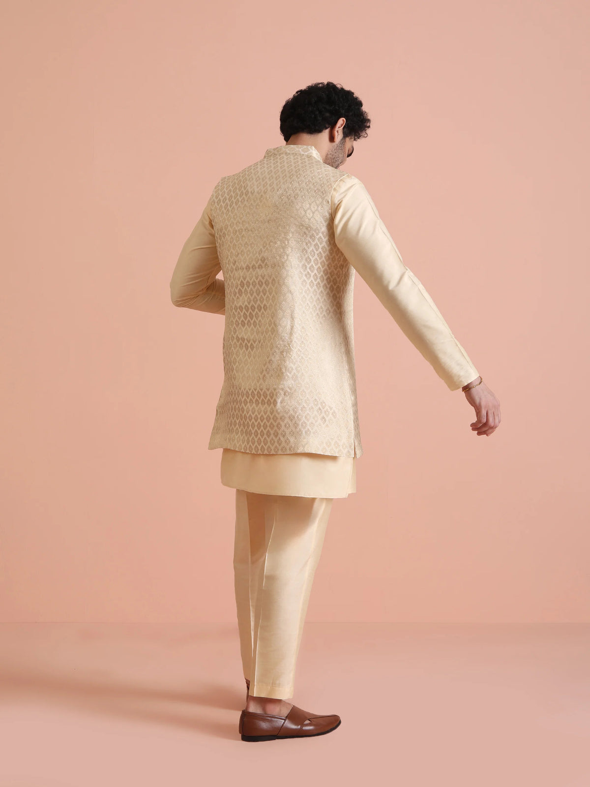 Kisah Men's Cream Short Jacket