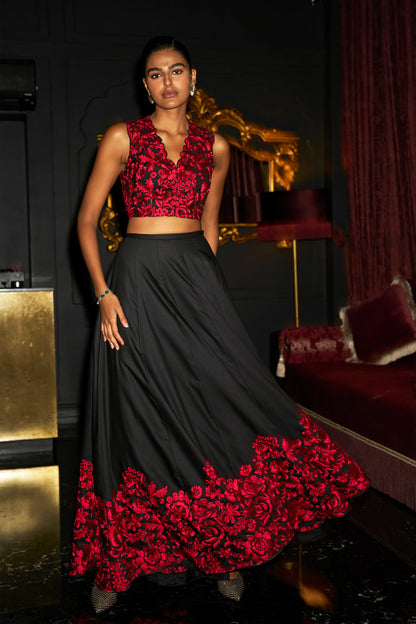 EMBROIDERED CROP TOP