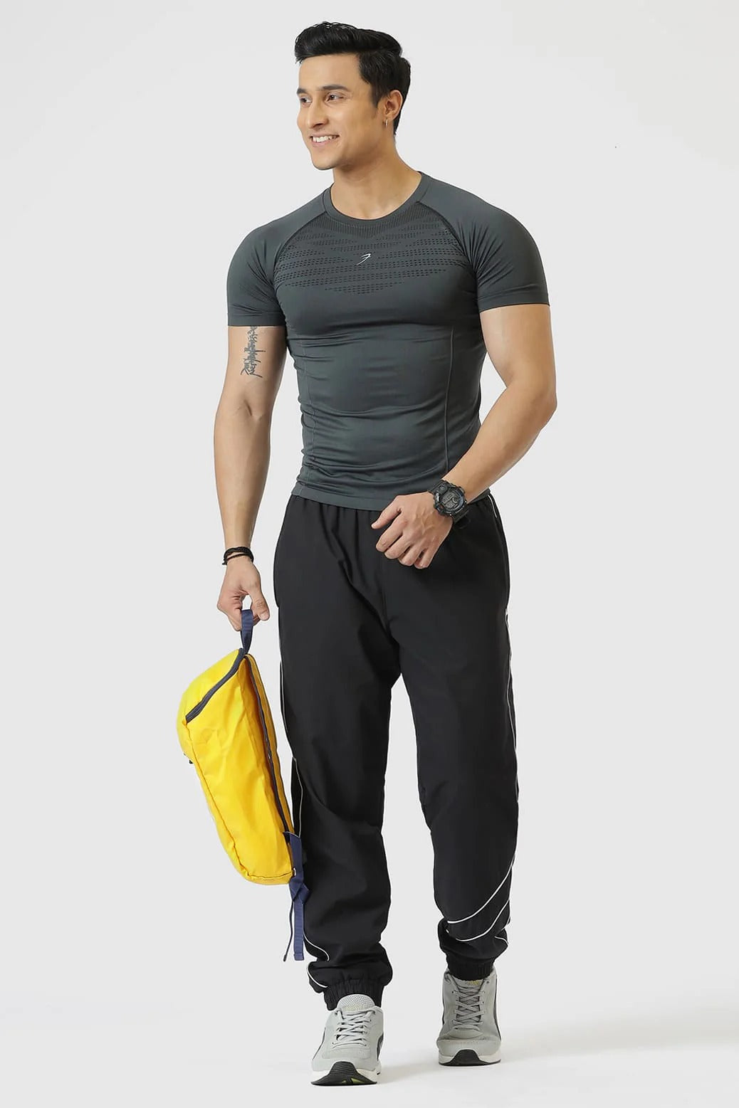 Power Seamless T-shirt Grey/Logo | Fuaark at Broadway