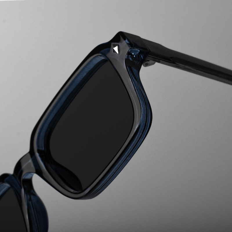 OCTOBER_BLUE_SUNGLASS