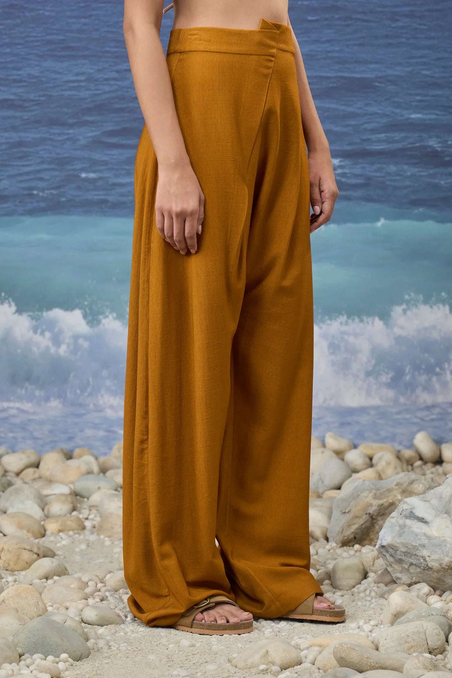 Relaxed-Fit Trousers in Premium Viscose Nylon - Caramel