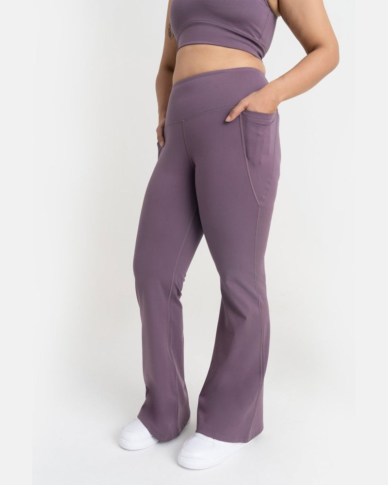 Zen Flare Pants | Hunnit at Broadway